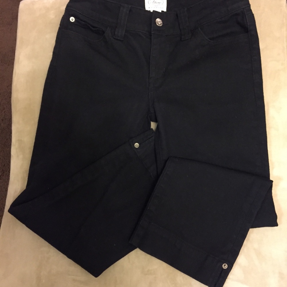 WHITE HOUSE /BLACK MARKET JEANS.